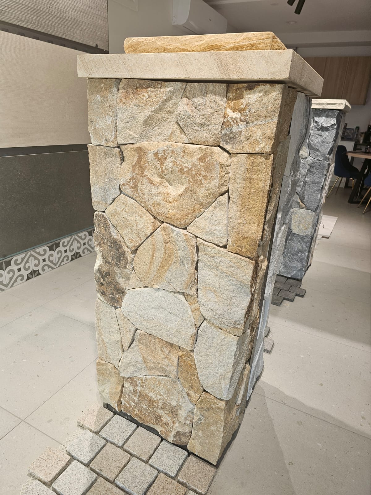 Orana stone column