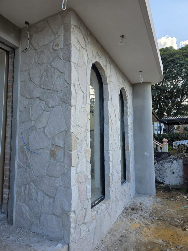 Walling application showing Sahara Stone Cladding colour variation
